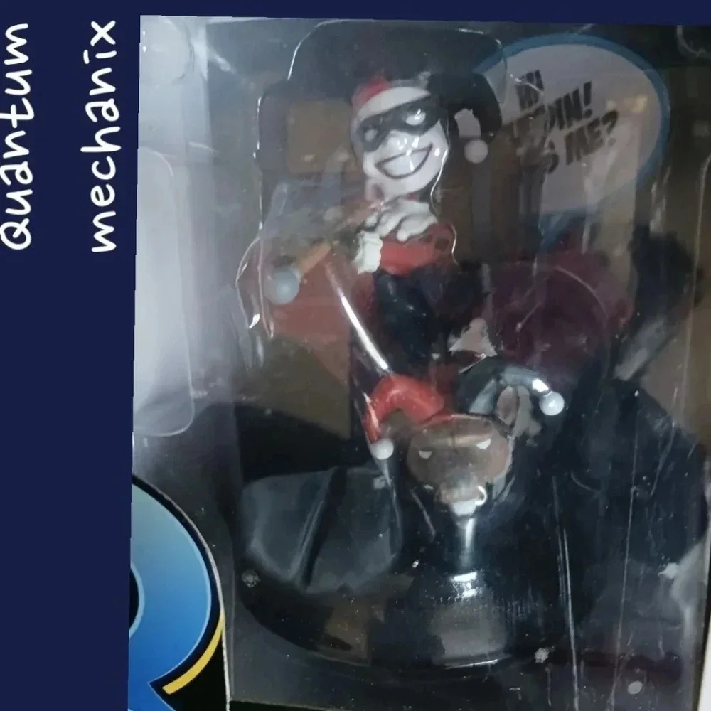 Quantum mecanix q fig Harley Quinn and dog vinyl figurine